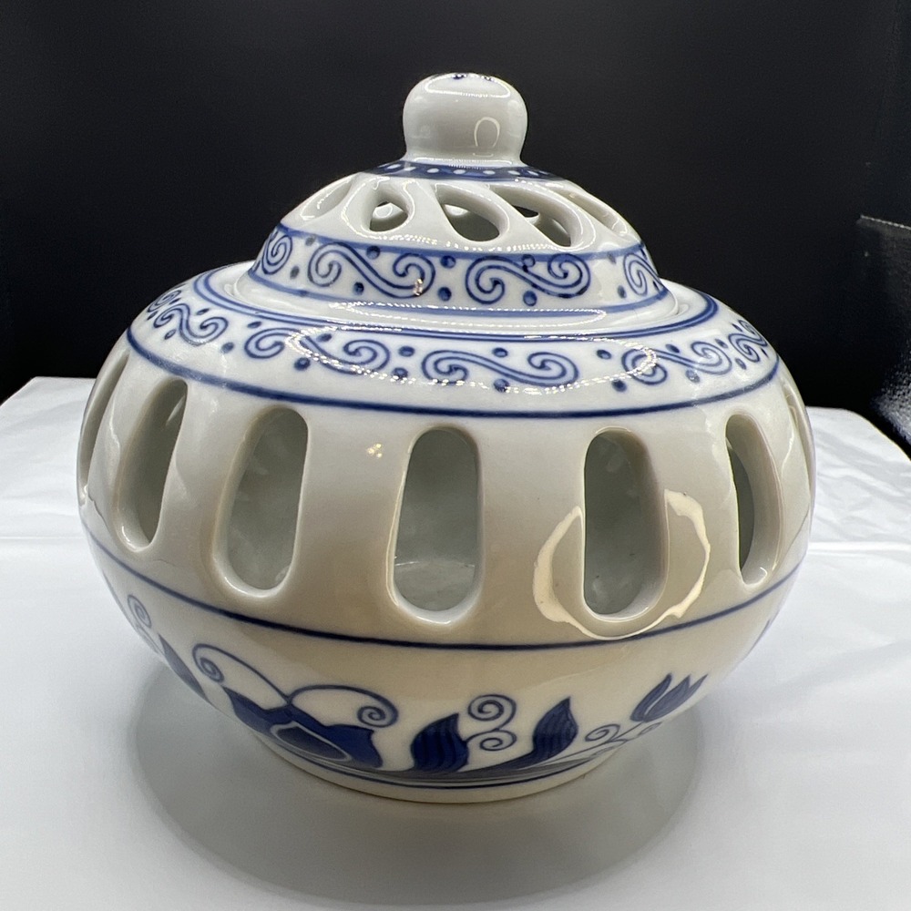 Bombay Company Blue & White Porcelain Chinoiserie Potpourri Tealight Incense Jar